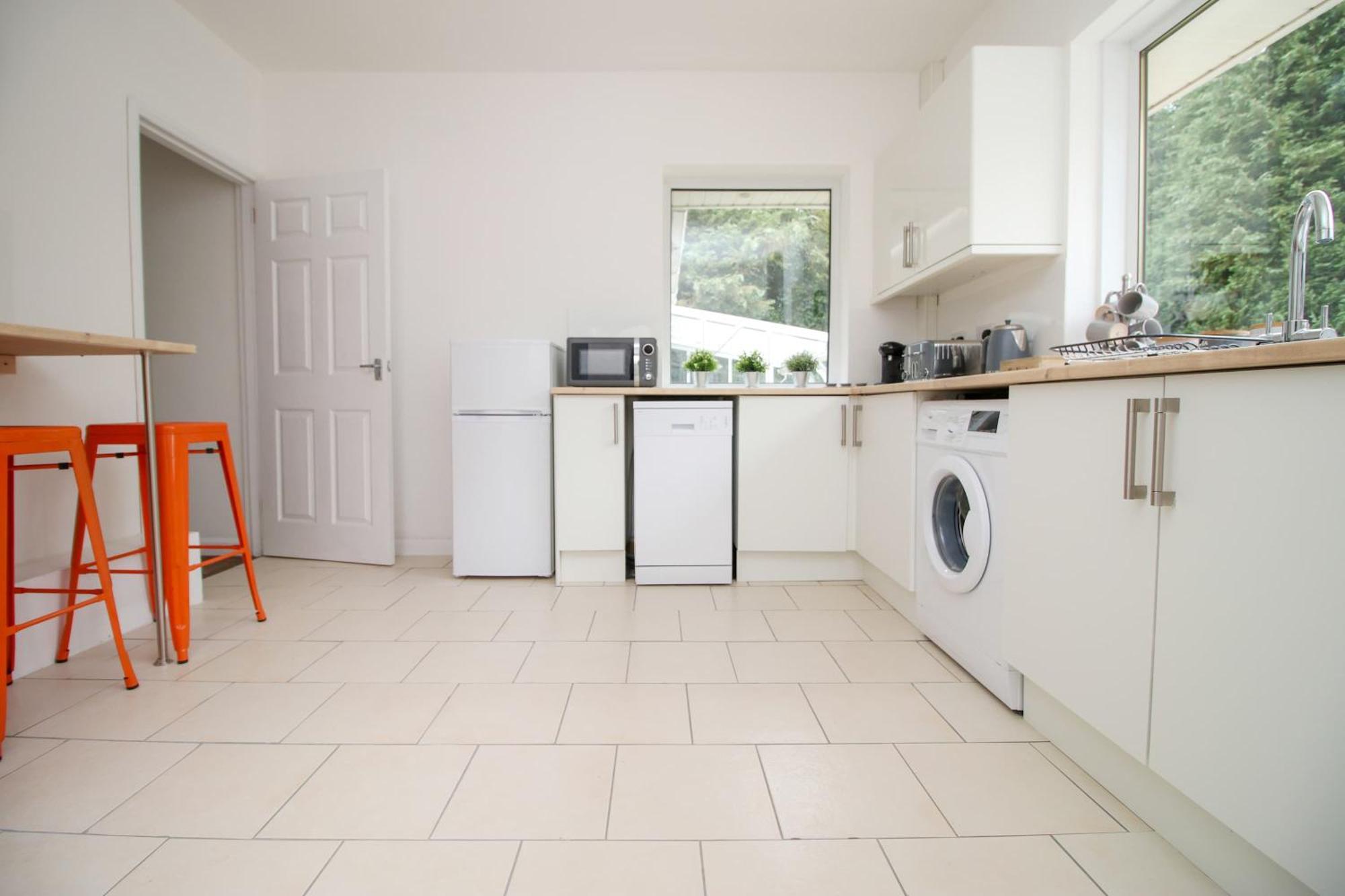 The Lockett Wonderful Large Bungalow Plympton, Plymouth Free Parking By Staystaycations Экстерьер фото